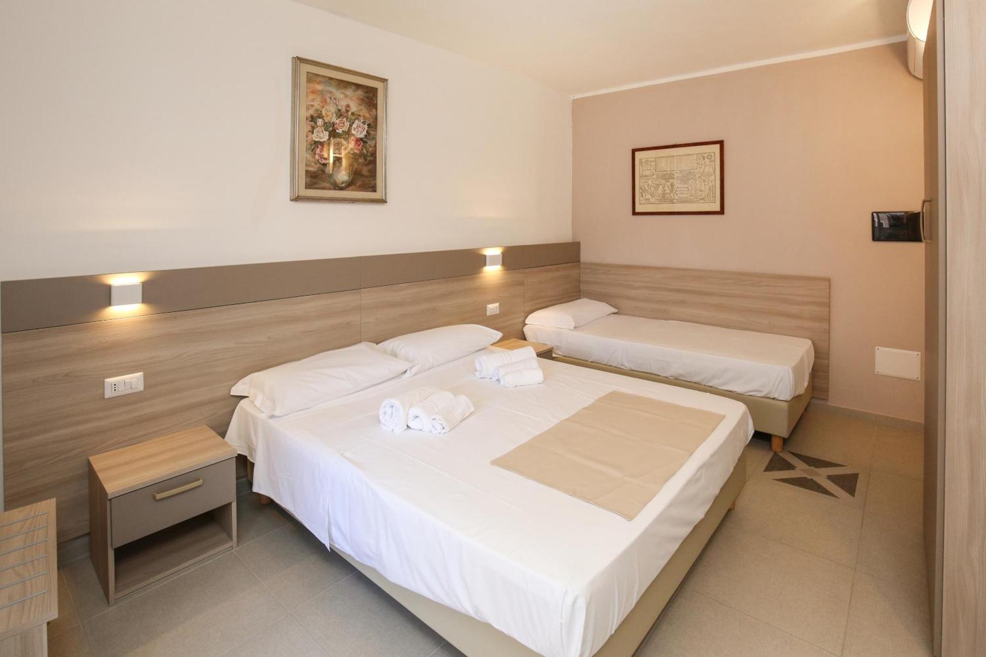 The Square Castelsardo Hotel Exterior photo